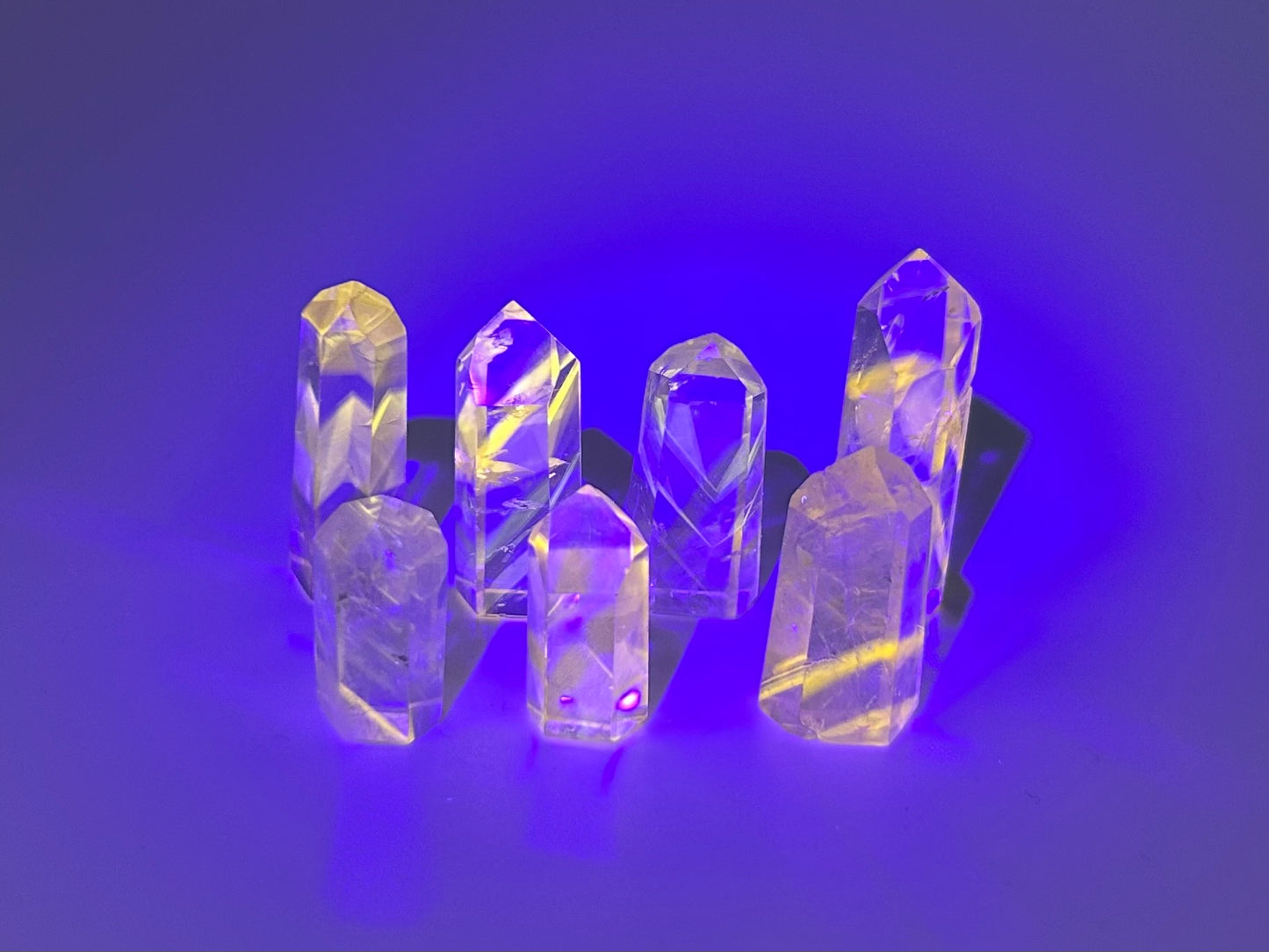 UV Reactive Powellite in Quartz Points Small