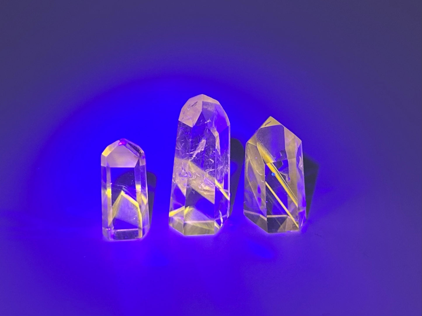 UV Reactive Powellite in Quartz Points Small