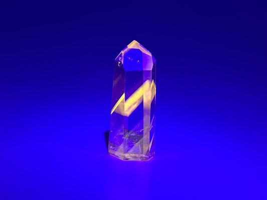 UV Reactive Powellite in Quartz Points Small