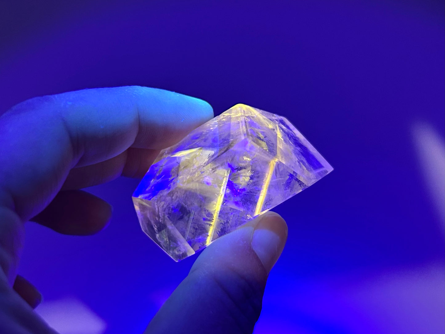 UV Reactive Powellite in Quartz Freeforms
